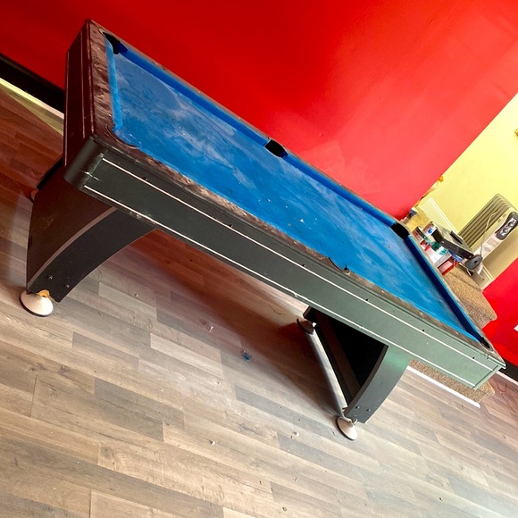 Pool Table - Picture 2 of 5